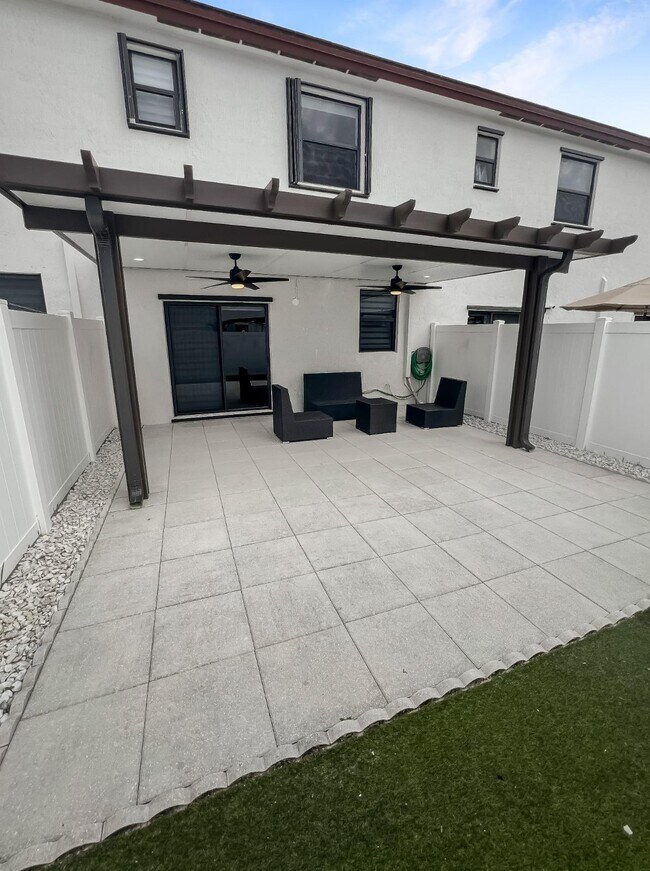 Foto del edificio - 10598 W 32nd Ln