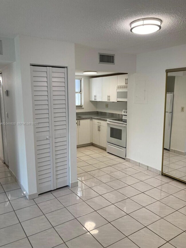 Foto del edificio - 210 Fontainebleau Blvd