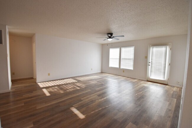 Building Photo - 551 Runnymede Ct