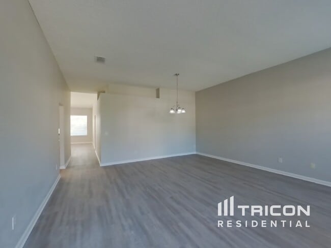 Building Photo - 3264 Abbeyfield Dr E