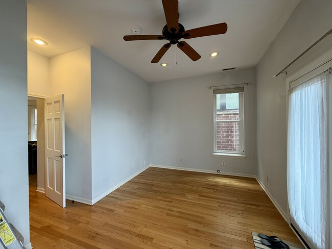 Building Photo - 1350 N Leavitt St