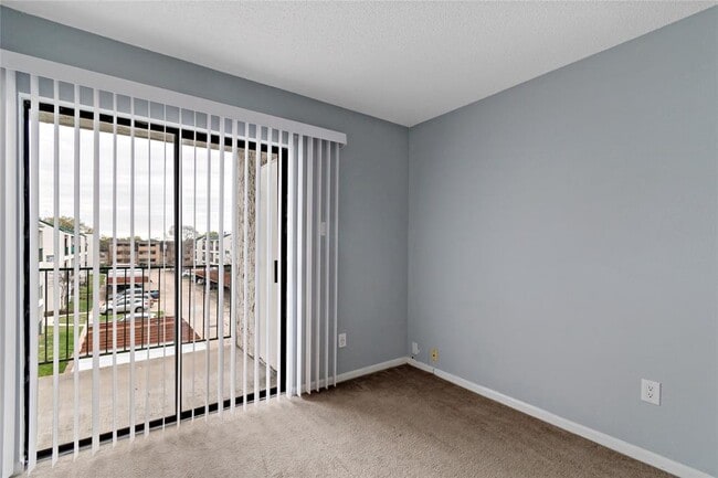Building Photo - 2816 S Bartell Dr