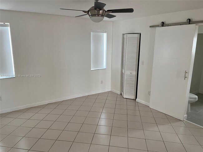 Building Photo - 9256 SW 149th Pl