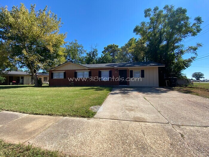 Primary Photo - Swan Lake home available!