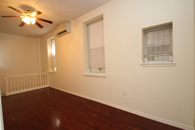 Building Photo - 811 Park Ave
