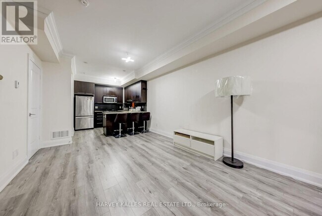 Photo du bâtiment - 7-TH17 Oakburn Crescent