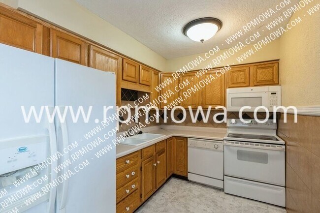 Foto del edificio - Uniquely Painted 3 Bedroom Home in Windsor...