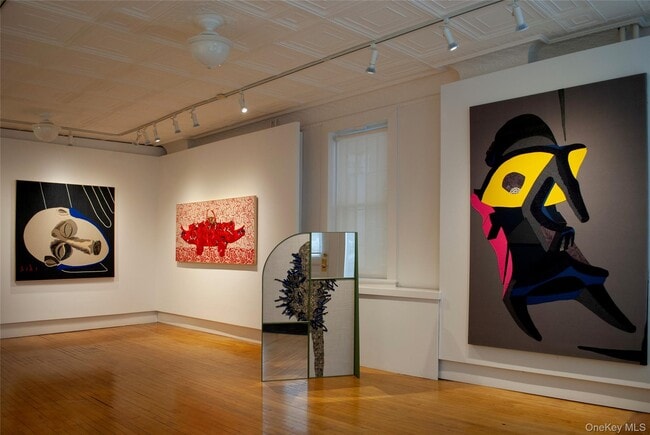 Building Photo - 362 1/2 Warren St