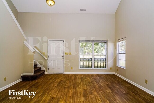 Foto del edificio - 3165 Hemlock Way