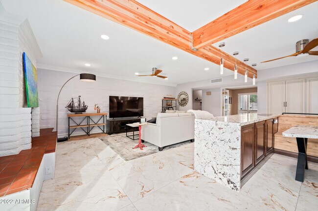 Foto del edificio - 7042 N 12th Way