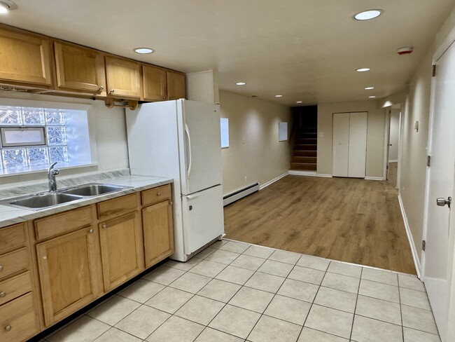 Building Photo - 5800 N Melvina Ave