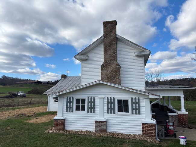 Building Photo - 3 Bedroom / 2 Bath Home Bluff City TN