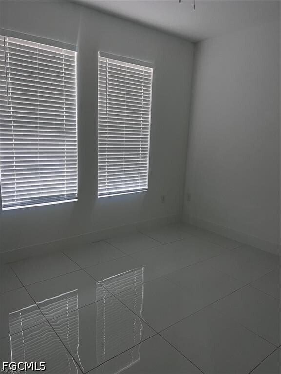 Foto del edificio - 970 Lakeside Dr