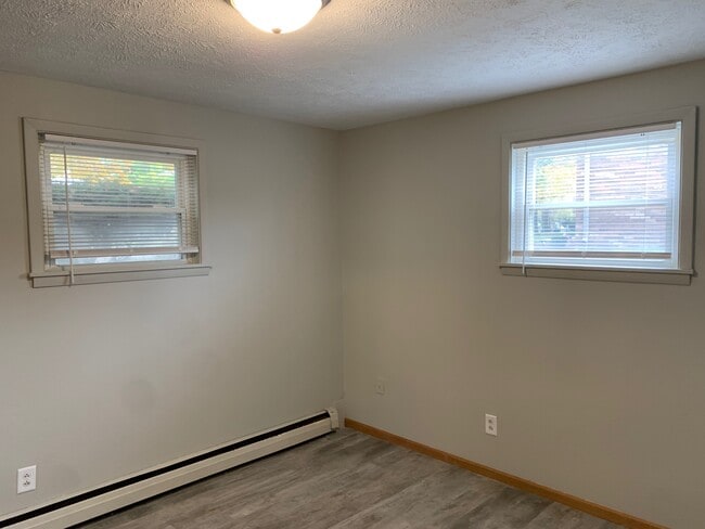 Building Photo - 703 Fairmont Dr
