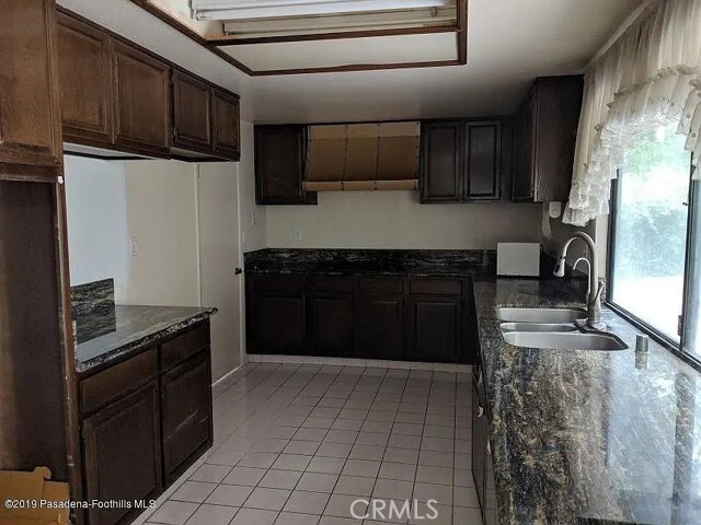 Building Photo - 2300 Remora Dr