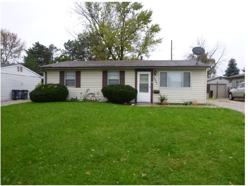 Primary Photo - 2821 E Cardinal Dr