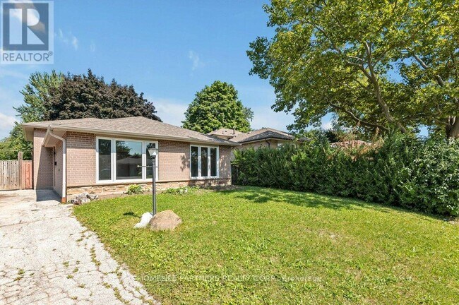 Building Photo - 79 Strathavon Dr