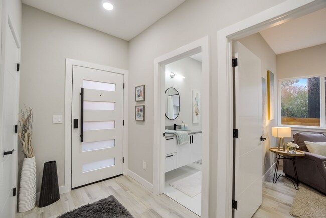 Foto del edificio - Immaculate NEW CONSTRUCTION Seattle Townhome w/ a Rooftop Deck and Parking Space!