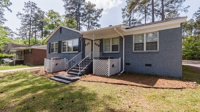 Building Photo - Solid brick duplex located in Forest Acres