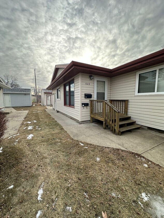Foto principal - 649 8th Ave SW