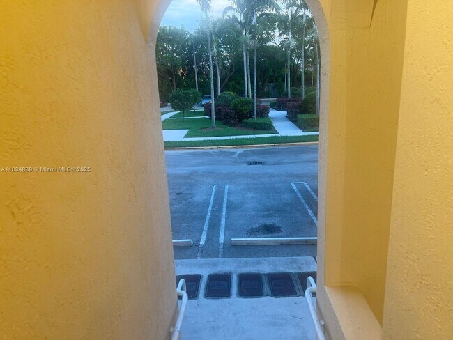 Foto del edificio - 10242 NW 7th St