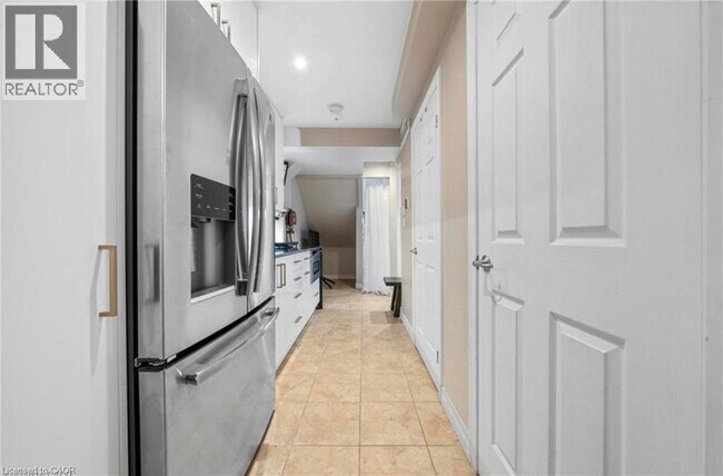 Photo du bâtiment - 215 Locke St S