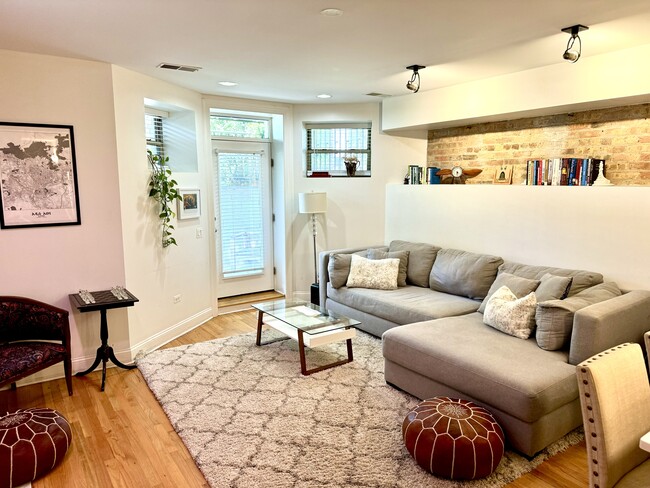 Foto del edificio - 4635 N Malden St