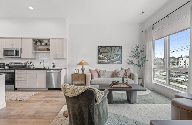 Building Photo - Lore