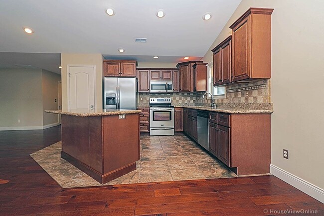 Building Photo - Duplex in Jackson