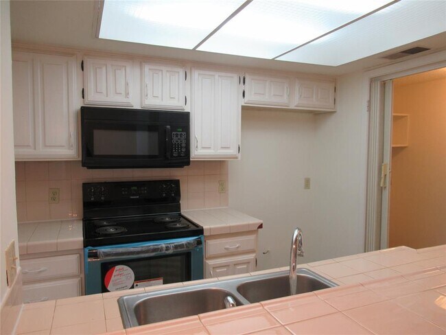 Foto del edificio - 6521 Fisher Rd