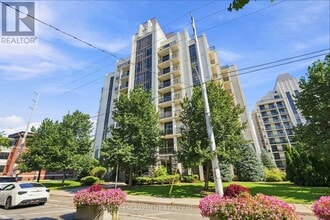 Building Photo - 90 Charlton Ave W