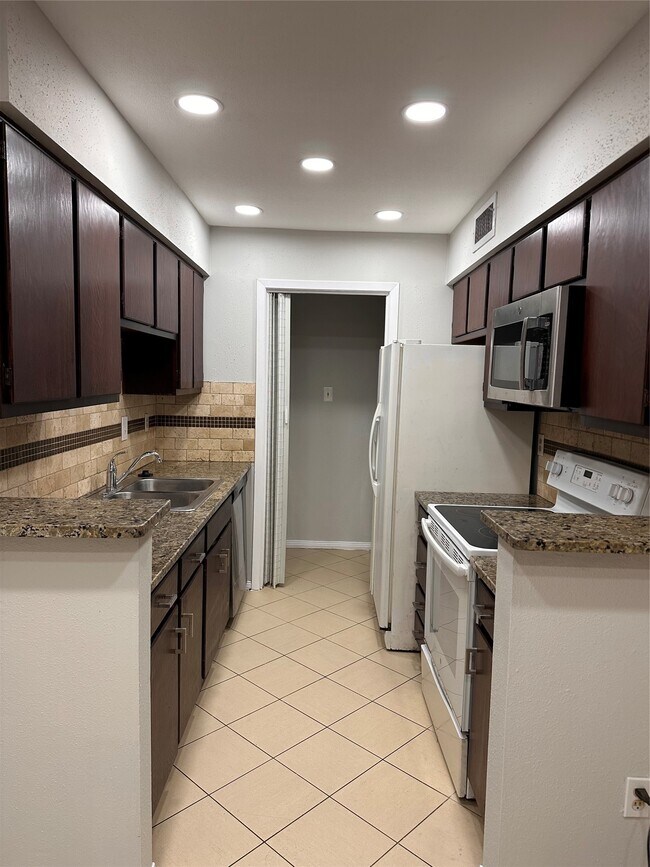 Foto del edificio - 8801 Hammerly Blvd