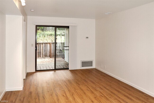 Foto del edificio - 2 br, 2 bath Condo - 32 Village Circle