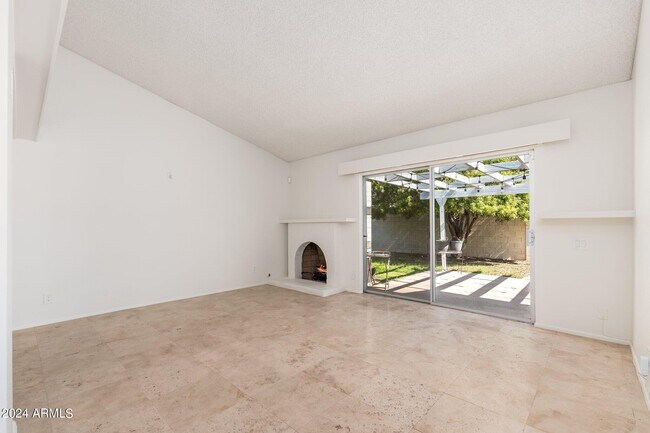 Building Photo - 950 E Lobster Trap Ln