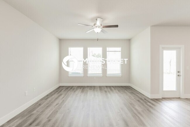 Foto del edificio - 3 Bedroom Pet-Friendly Home in Deland, FL with Main Street Renewal