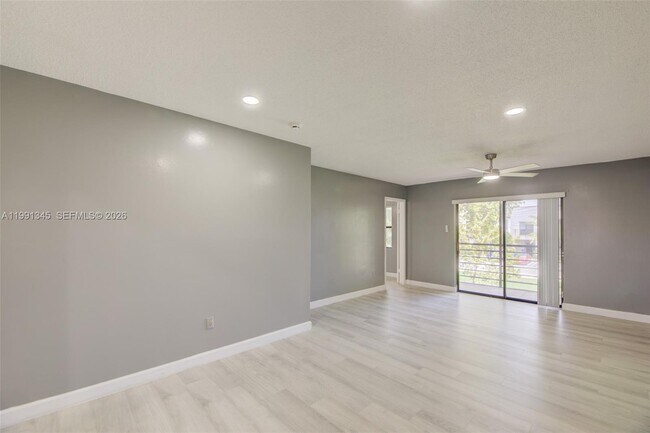 Foto del edificio - 851 NE 209th Terrace