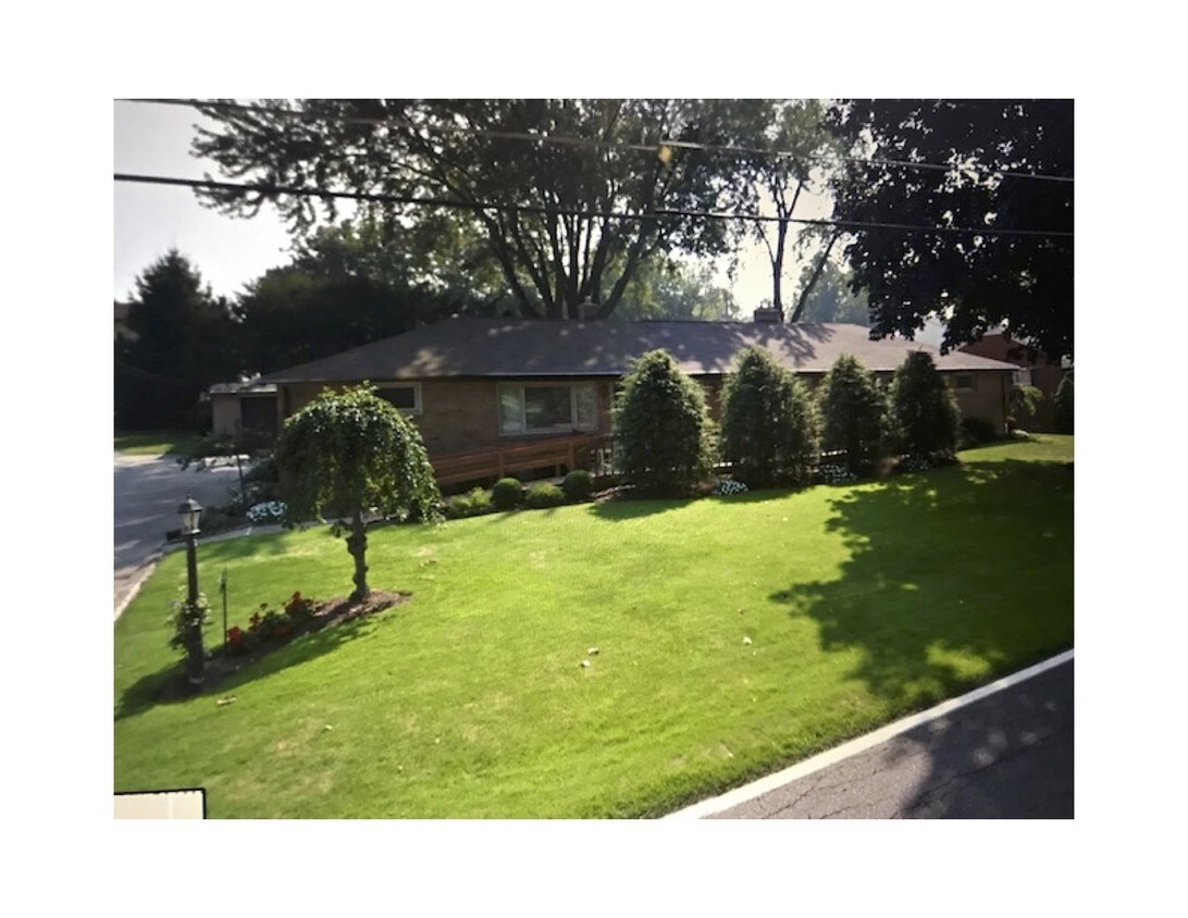 Primary Photo - 1734 Lakeside Ave NW