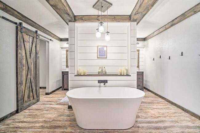 Foto del edificio - 411 Riverwood Dr