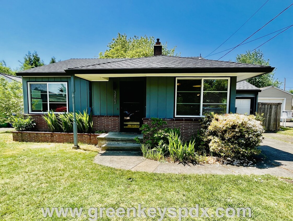 Foto principal - 2-Bedroom House in South Tabor with Fenced...