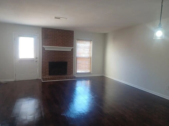 Building Photo - 595 Wedgewood Dr