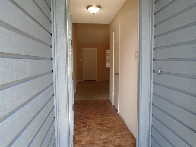 Building Photo - 6611 Rockfield Dr