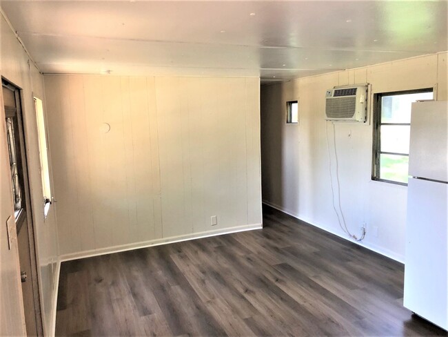 Foto del edificio - Dade City 2BR Mobile Home! Gorgeous Floors...