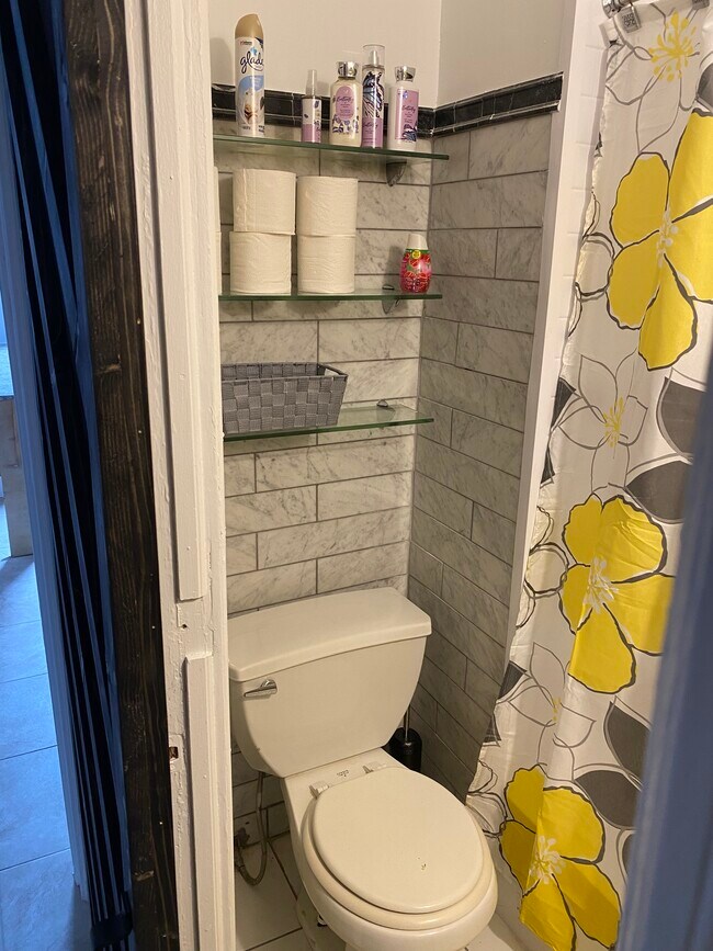 Building Photo - 466 Decatur St