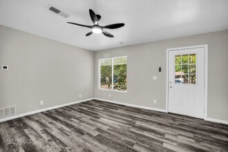 Building Photo - 125 Vandenburg Dr