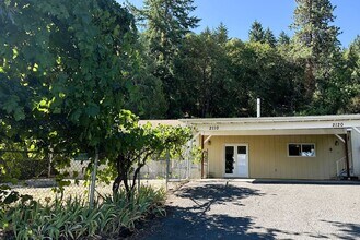 Building Photo - 2110-2120 Lookingglass Rd