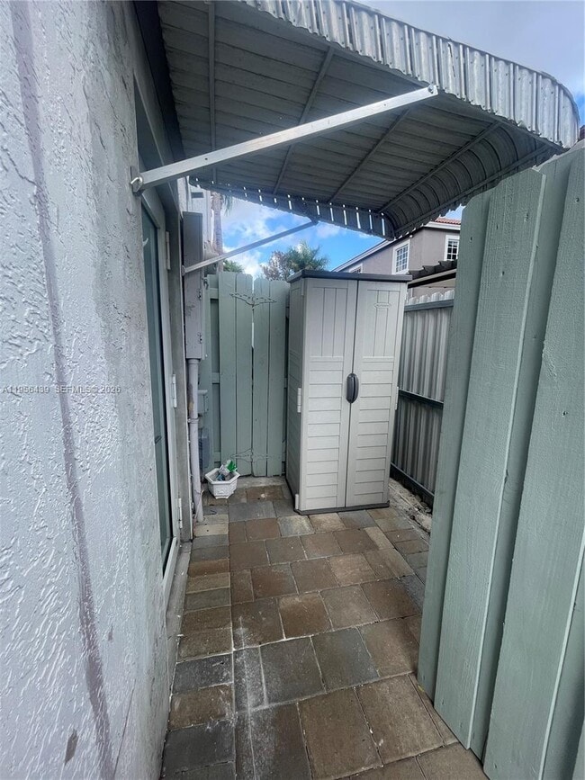 Foto del edificio - 12715 NW 7th St