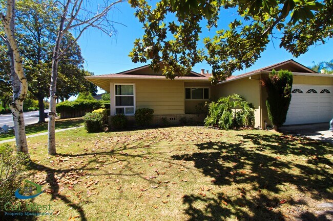 Foto del edificio - $4,495 - Beautiful 3 Bedroom Home Spacious...