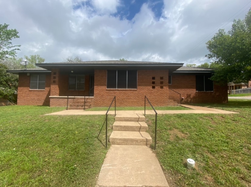 1407 S Jackson St Unit Jackson Duplex, Brenham, TX 77833 Apartments