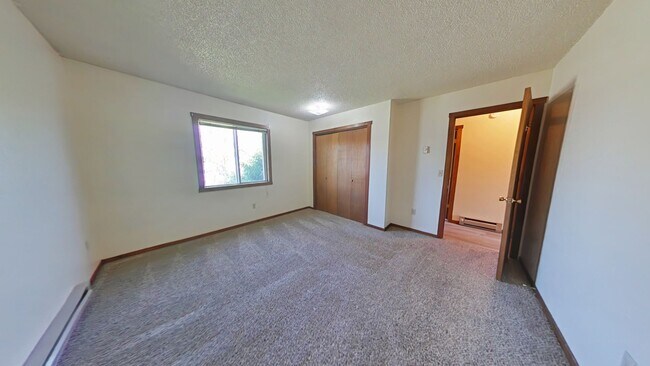 Foto del edificio - Pet Friendly! Top Floor Apartment! Conveni...