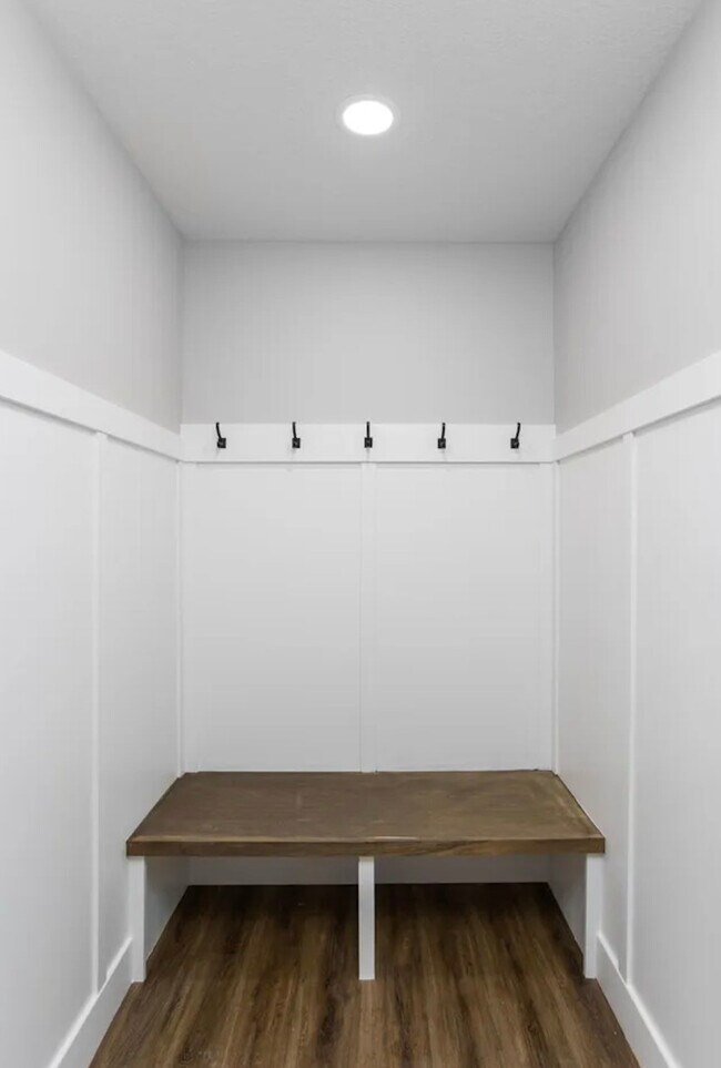 Building Photo - 401 E Donahue St